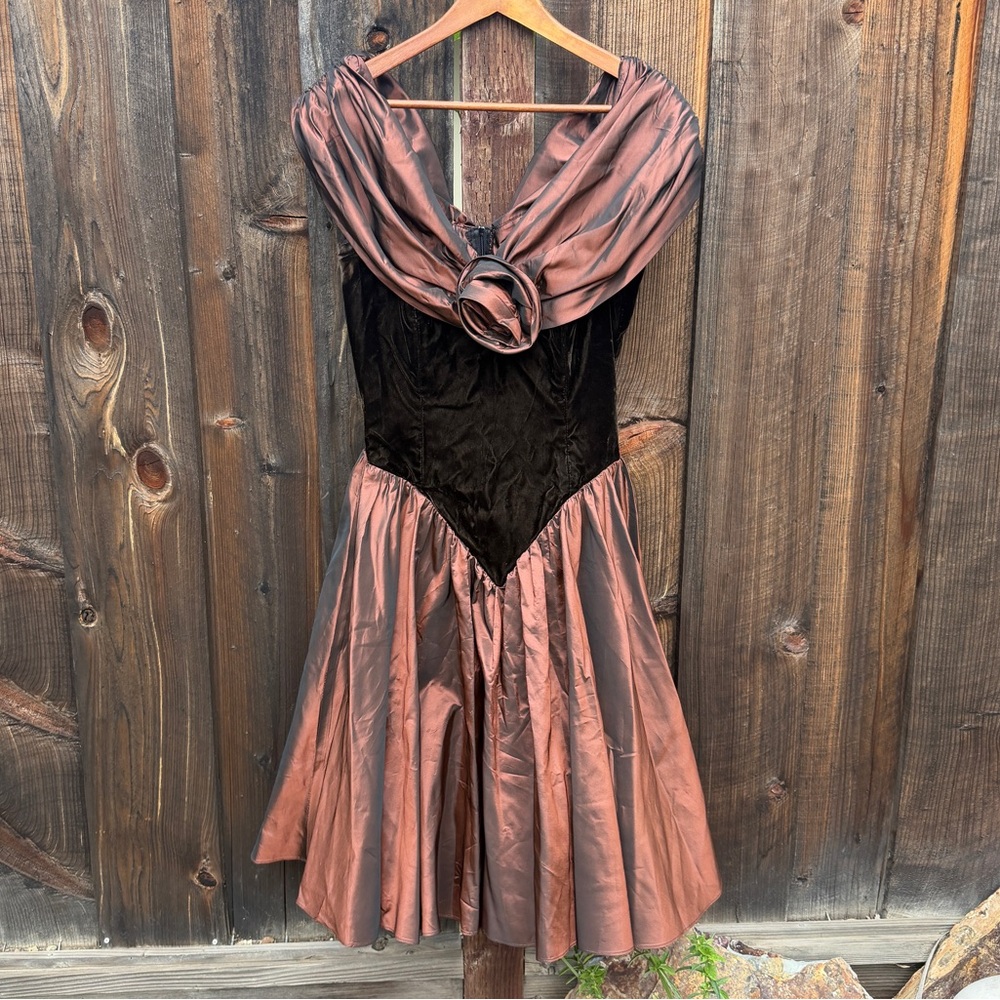 VTG 80s"What's Up By Carol" Taffeta Prom Formal Dress off the shoulder brown